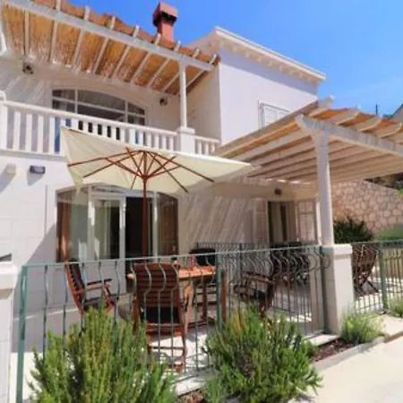 Seafront Silence - One Bedroom With Terrace And Sea View *