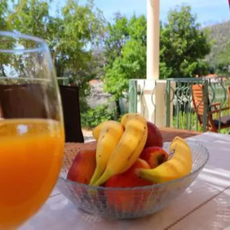 Seafront Silence - One Bedroom With Terrace And Sea View *