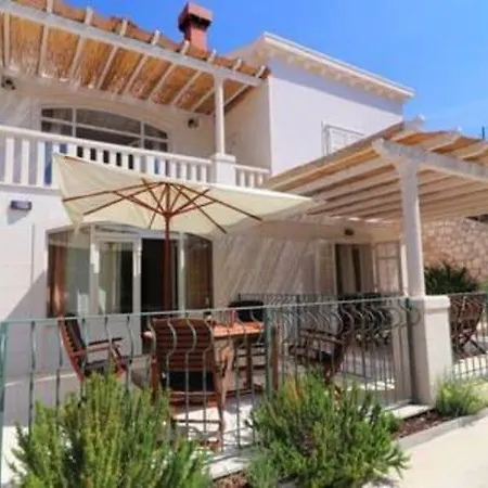 Seafront Silence - One Bedroom With Terrace And Sea View *