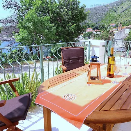 Seafront Silence - One Bedroom With Terrace And Sea View *