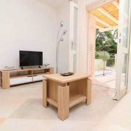 Seafront Silence - One Bedroom With Terrace And Sea View * 特雷斯塔尼克