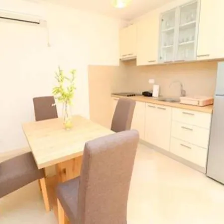 Seafront Silence - One Bedroom With Terrace And Sea View * 特雷斯塔尼克