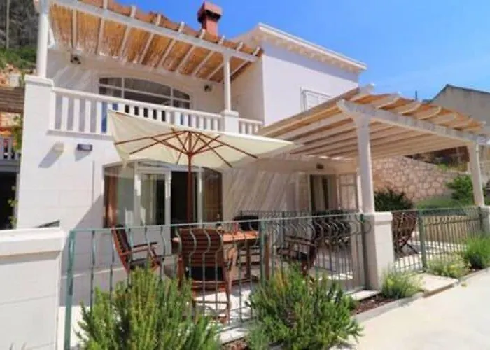 Seafront Silence - One Bedroom With Terrace And Sea View *