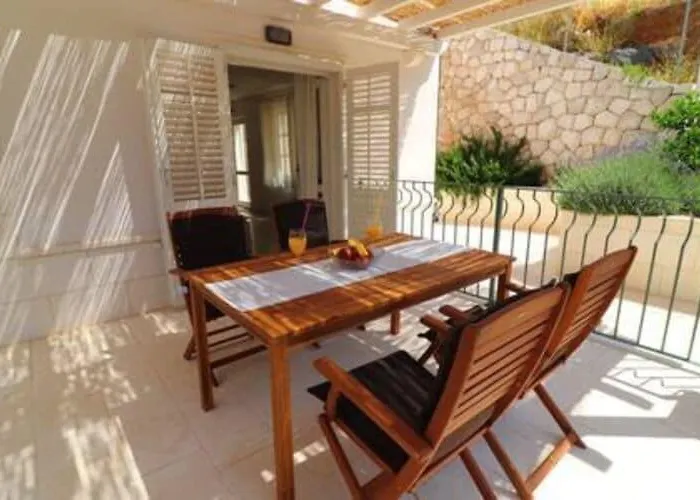 Seafront Silence - One Bedroom With Terrace And Sea View