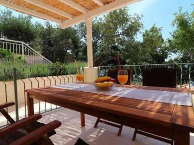 Seafront Silence - One Bedroom With Terrace And Sea View * טרסטניק