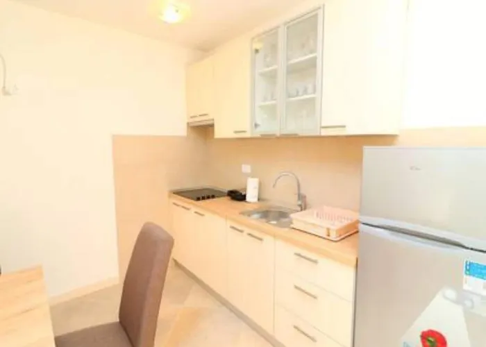 Seafront Silence - One Bedroom With Terrace And Sea View דירה טרסטניק