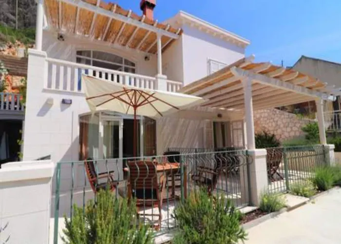 Seafront Silence - One Bedroom With Terrace And Sea View *