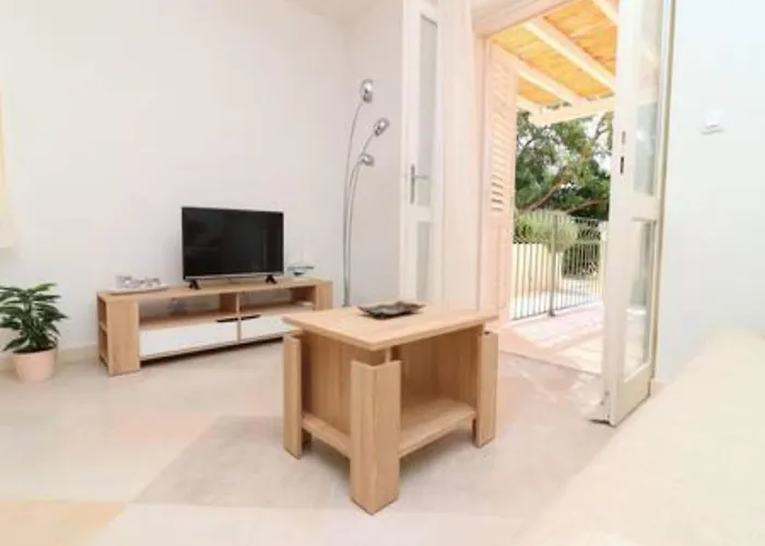 Seafront Silence - One Bedroom With Terrace And Sea View * トルステニク