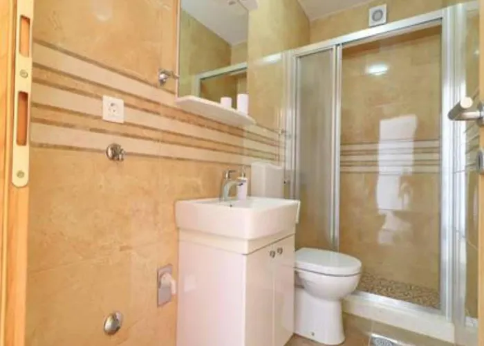 Seafront Silence - One Bedroom With Terrace And Sea View *