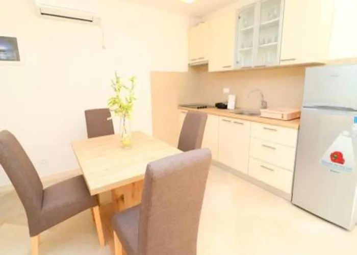 Seafront Silence - One Bedroom With Terrace And Sea View * טרסטניק