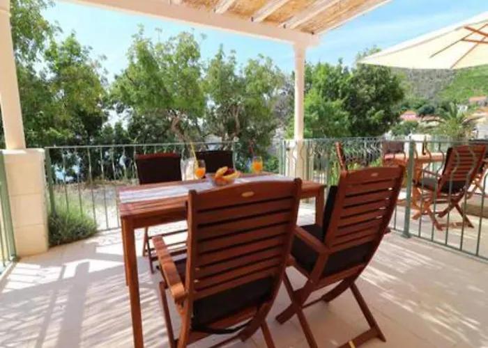 Seafront Silence - One Bedroom With Terrace And Sea View アパート *